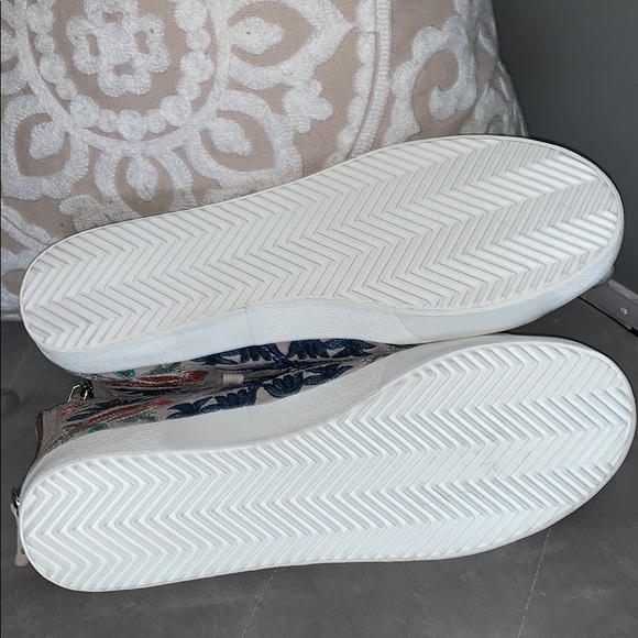 🌸 Rebecca Minkoff Zaina NIB Embroidered Sneakers - Picture 8 of 8